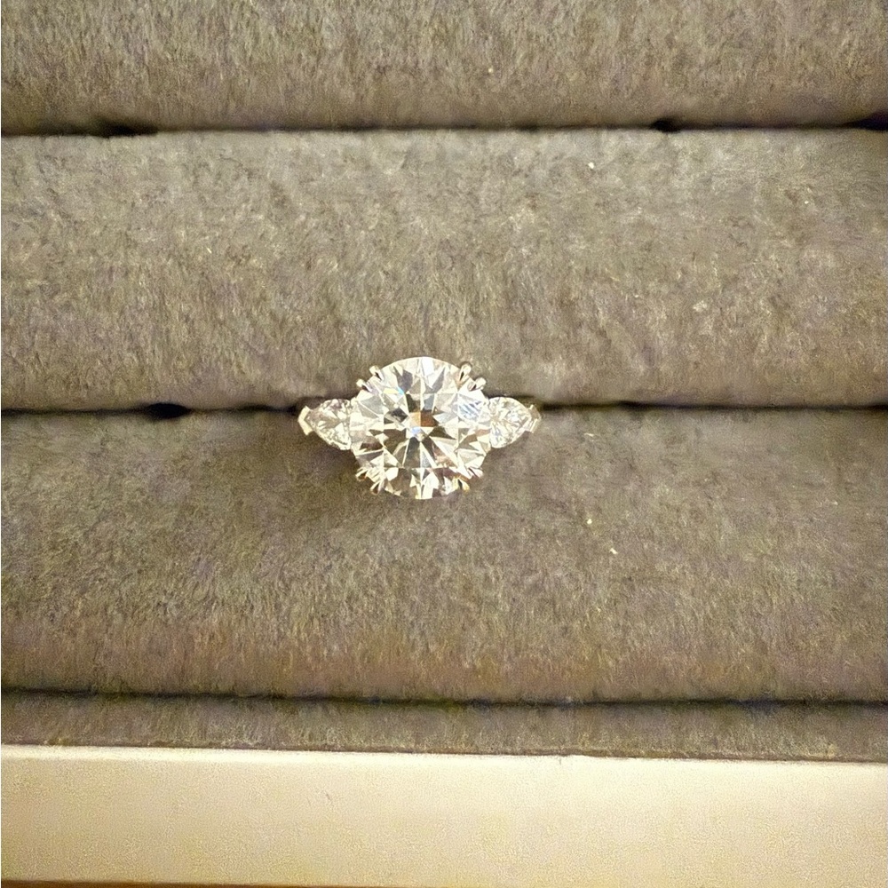 18k white gold moissanite three stone ring, size US6